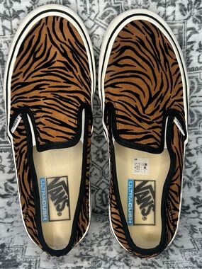 Vans Unisex Slip-On Tiger Stripe Canvas Sneakers EUC